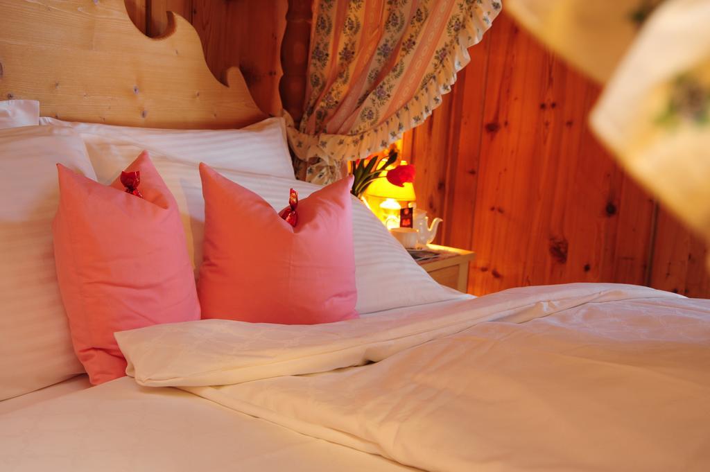Chalet Alpenrose Bio Wellness Naturhotel Cogolo Habitación foto